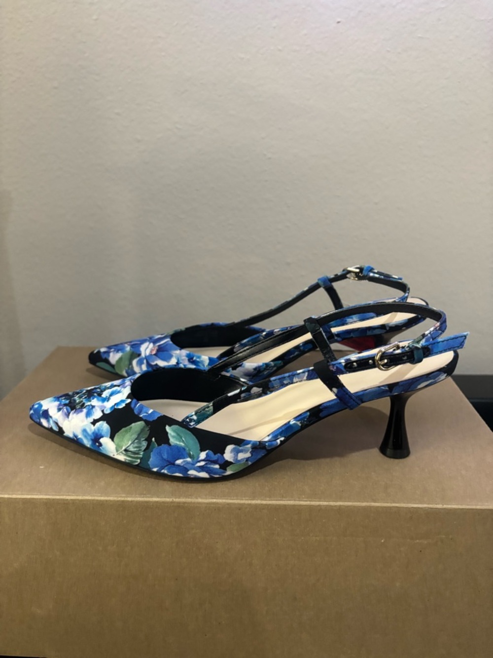 Nine west Rindy Slingback Kitten Heels With Blue Floral Size 8M - Picture 2 of 7